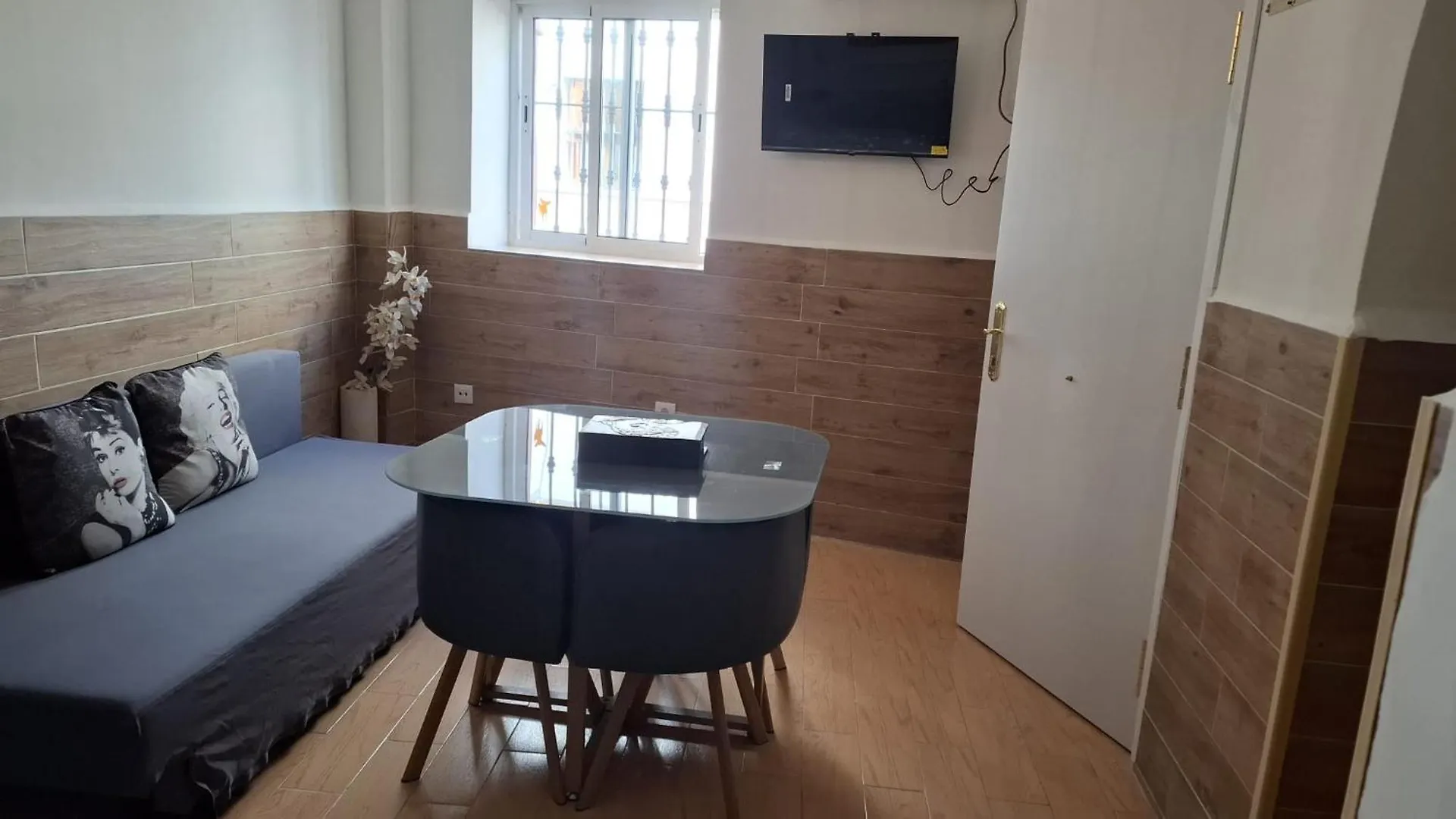 Apartamentos Hercules Sevilla 0*, Seville Spain
